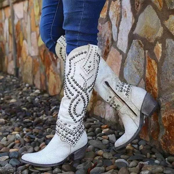 Abbott - Botas elegantes com tachas de metal e salto sólido